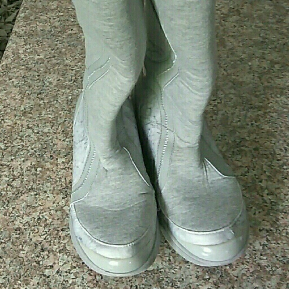 BZees woman boots.